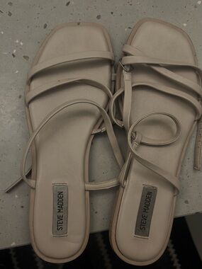 Steve Madden Beige Strappy flats sandals
